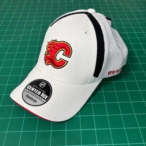 Reebok Calgary Flames Center Ice Collection NHL Hockey Official Draft Cap S/M